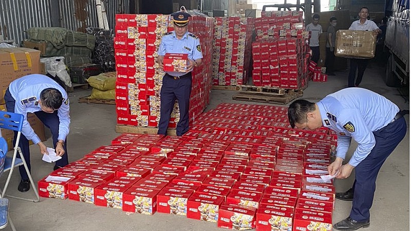 Phát hiện kho chứa 1.300 thùng bánh nội địa Trung Quốc nhập lậu 